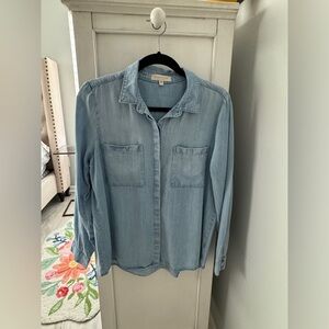 Women’s tensile chambray Blue button-down